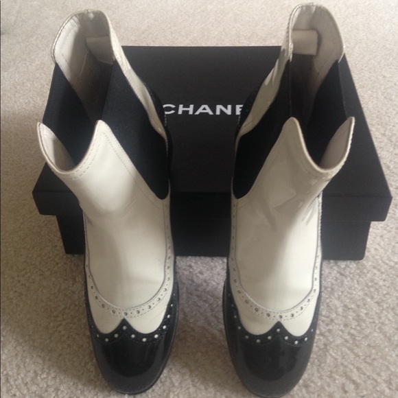 ‼️SOLD ‼️Authentic Chanel patent leather boots - Picture 2 of 8